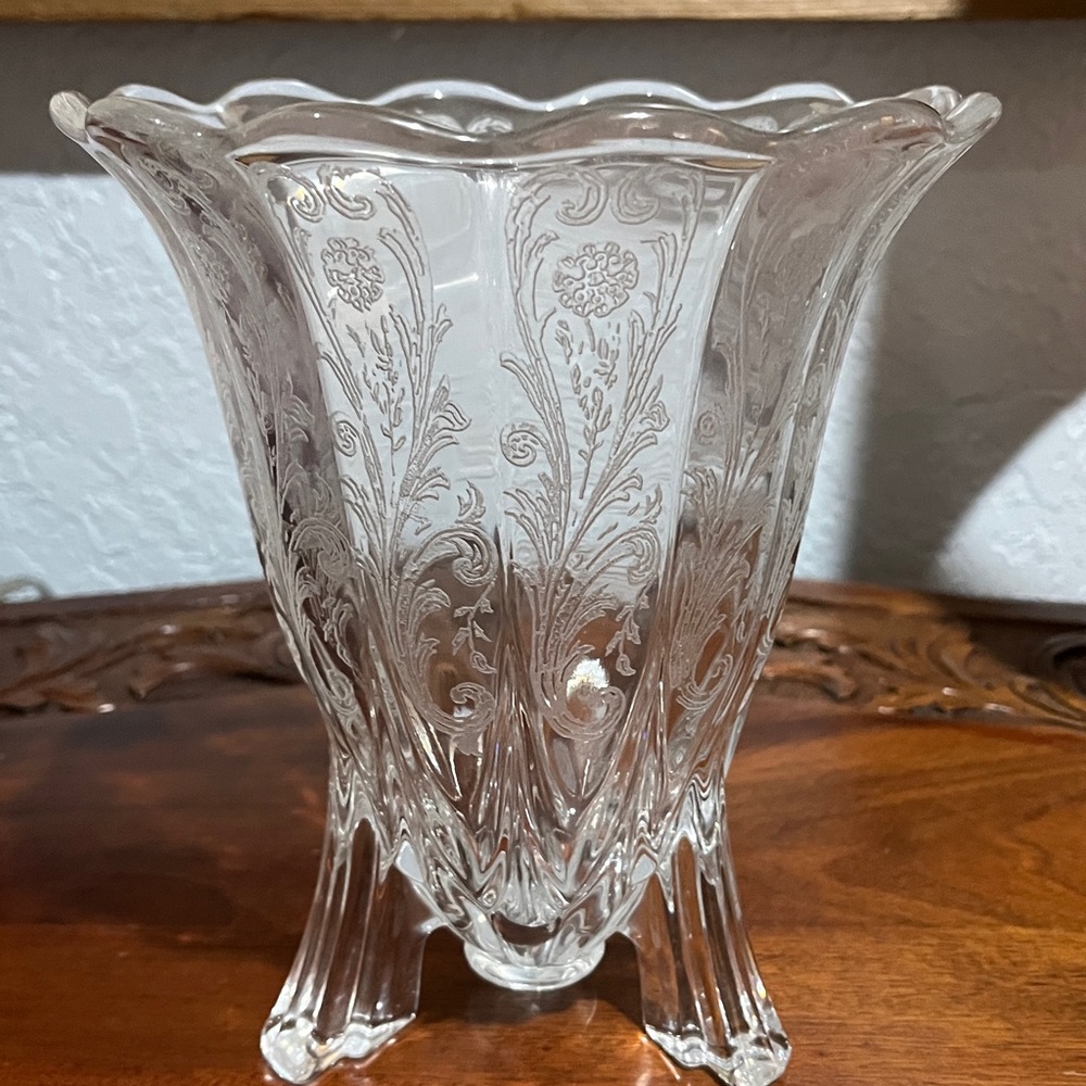 New Martinsville Glass Art Deco Etch 45 Janice Footed Vase Elegant Glass